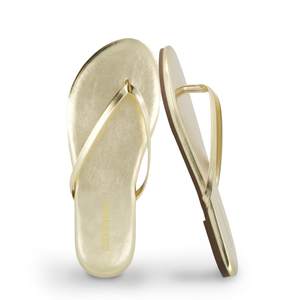 CUSHIONAIRE Cruise Lightweight Womens Flip Flops, Comfortable Beach Sandals for Women with Cushioned Footbed &