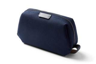 Bellroy Toiletry Kit (Unisex Toiletry Bag, Zipper Closure, Water-Resistant Lining, Toothbrush Sleeve with Magn